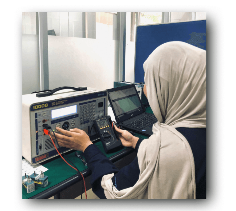 Kalibrasi Digital Multimeter: Proses Kalibrasi Alat Ukur PT Era Baru Akurasindo.