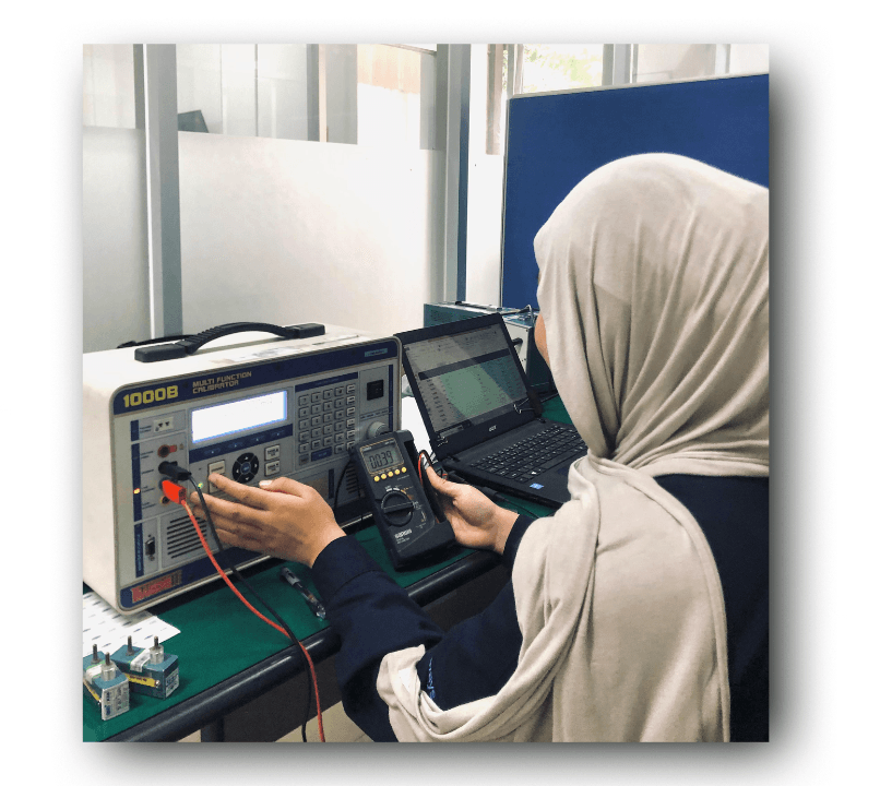 Kalibrasi Digital Multimeter: Proses Kalibrasi Alat Ukur PT Era Baru Akurasindo.