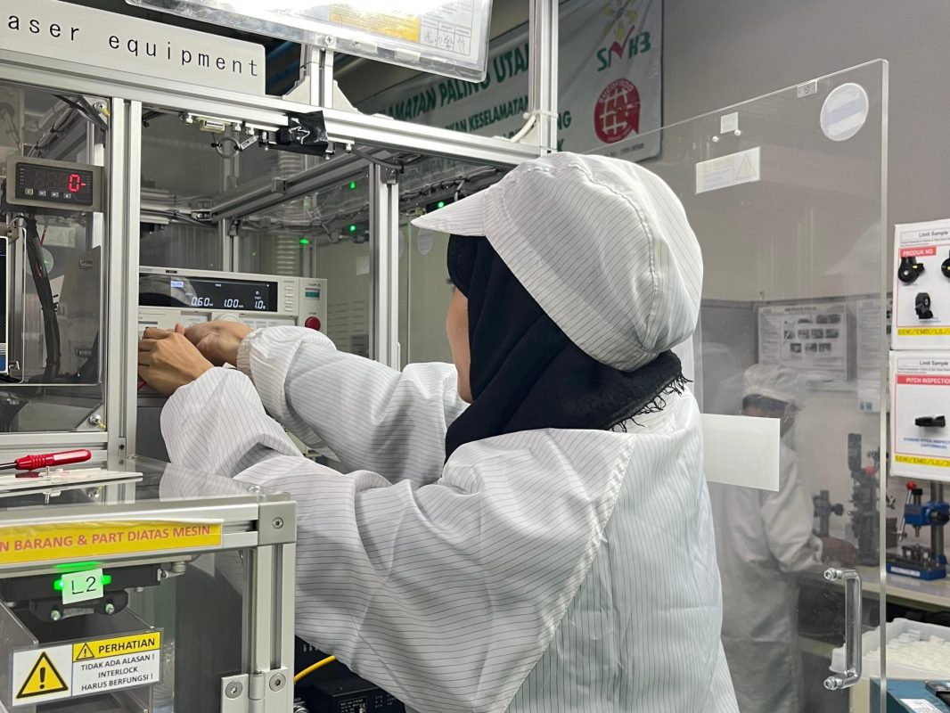 Kalibrasi AC withstanding voltage di PT Panasonic Gobel - PT Global Mandiri Instrumentasi.